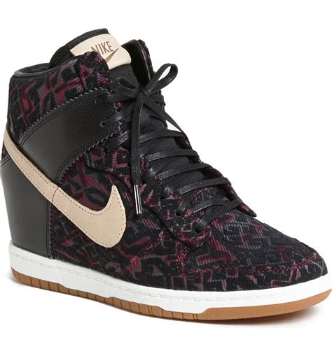 nike dunk sky high schwarz weiß|nike sky high dunks women's.